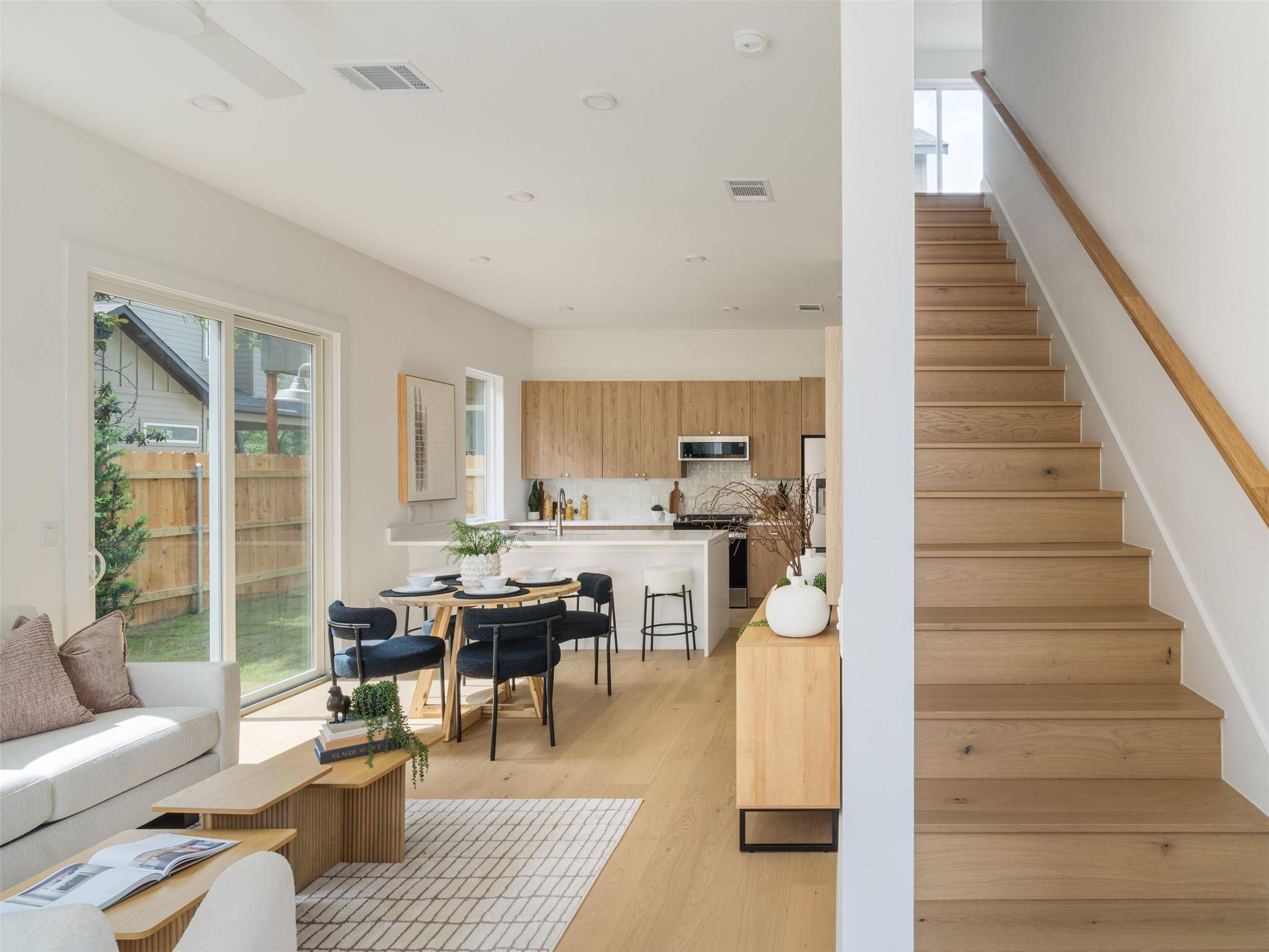 6409 Bradsher #B, Austin, TX 78745