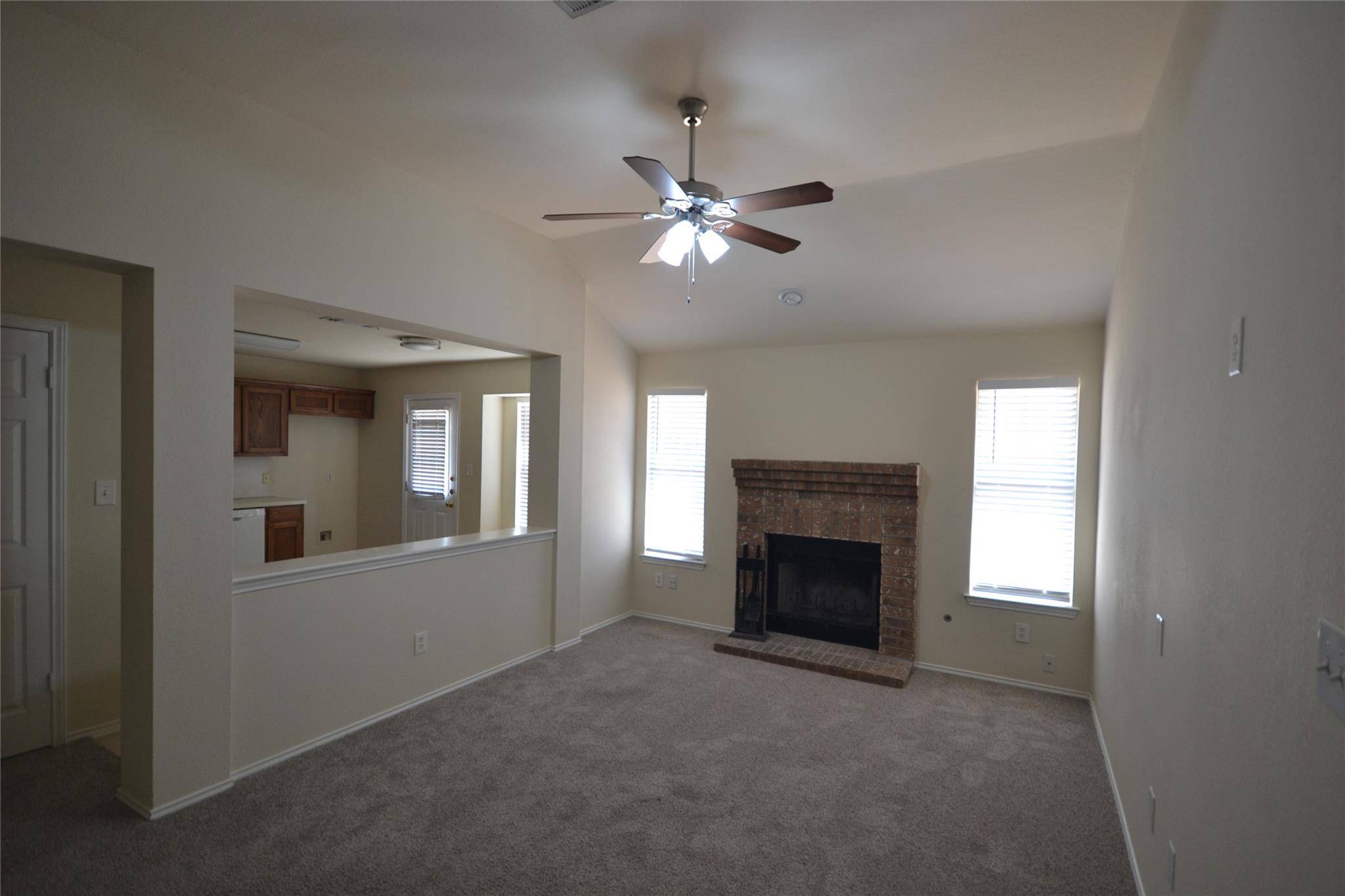 718 Meadow View DR, Leander, TX 78641
