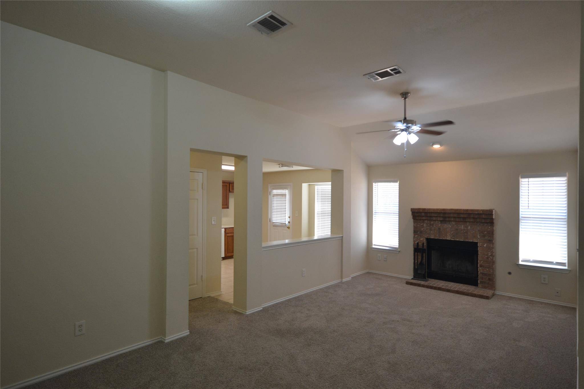 718 Meadow View DR, Leander, TX 78641