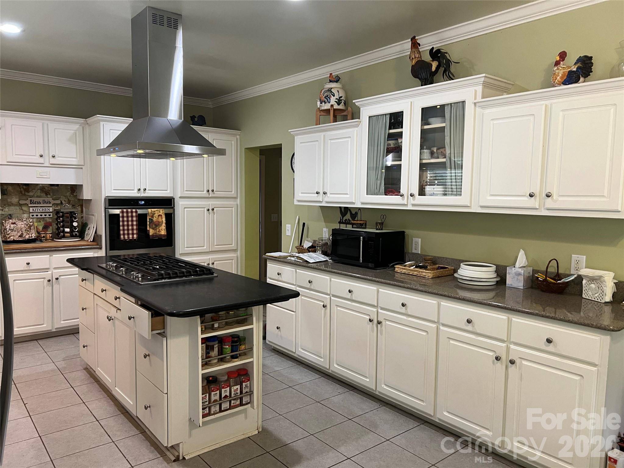 201 S Face LN, Burnsville, NC 28714
