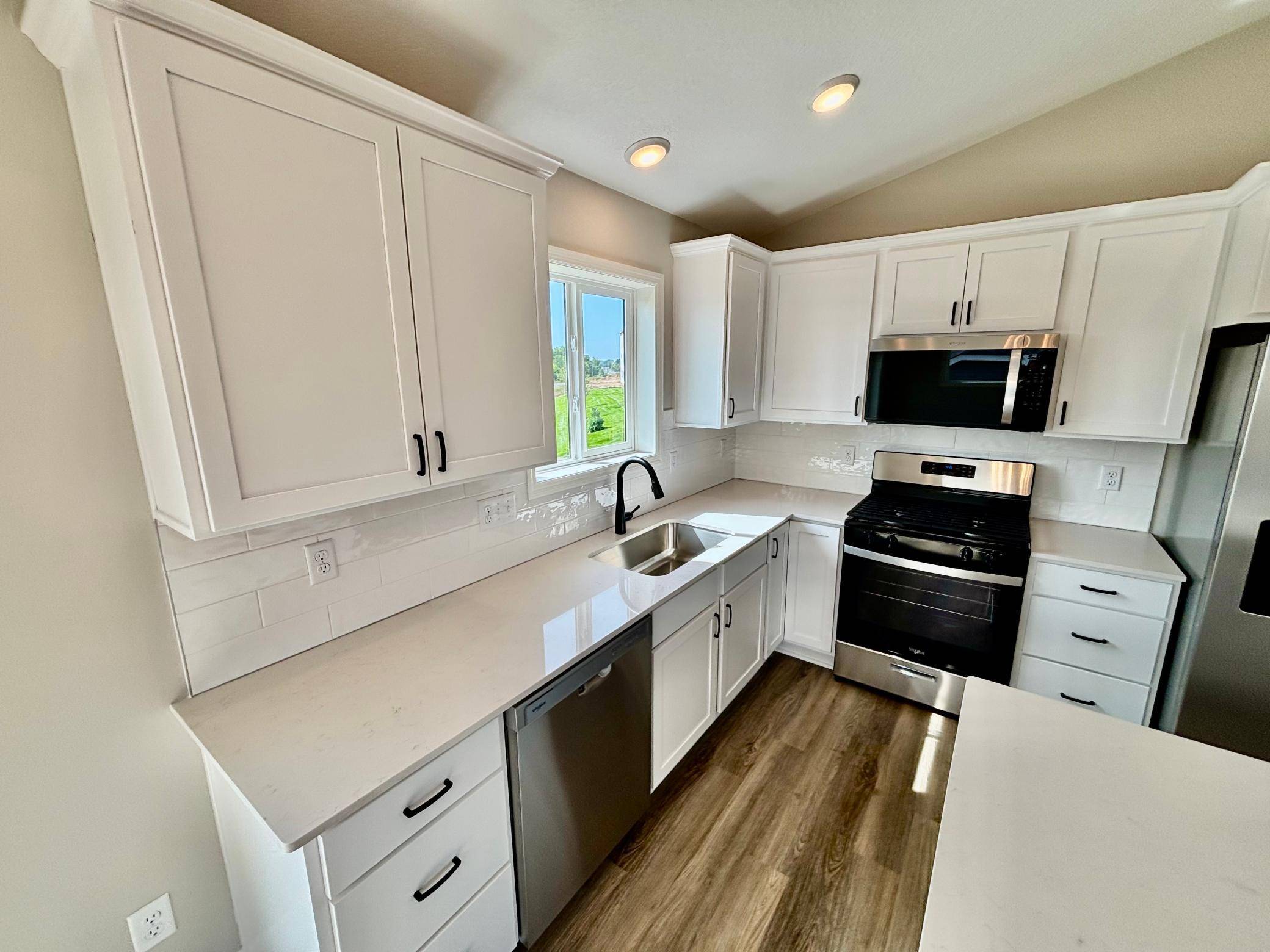 813 Walnut Grove LN, Hanover, MN 55341