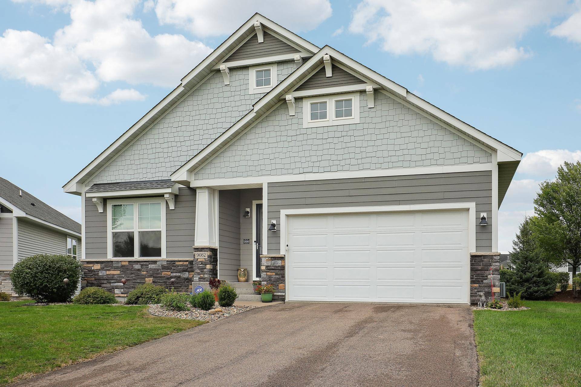 9082 Jade CIR N, Lake Elmo, MN 55042