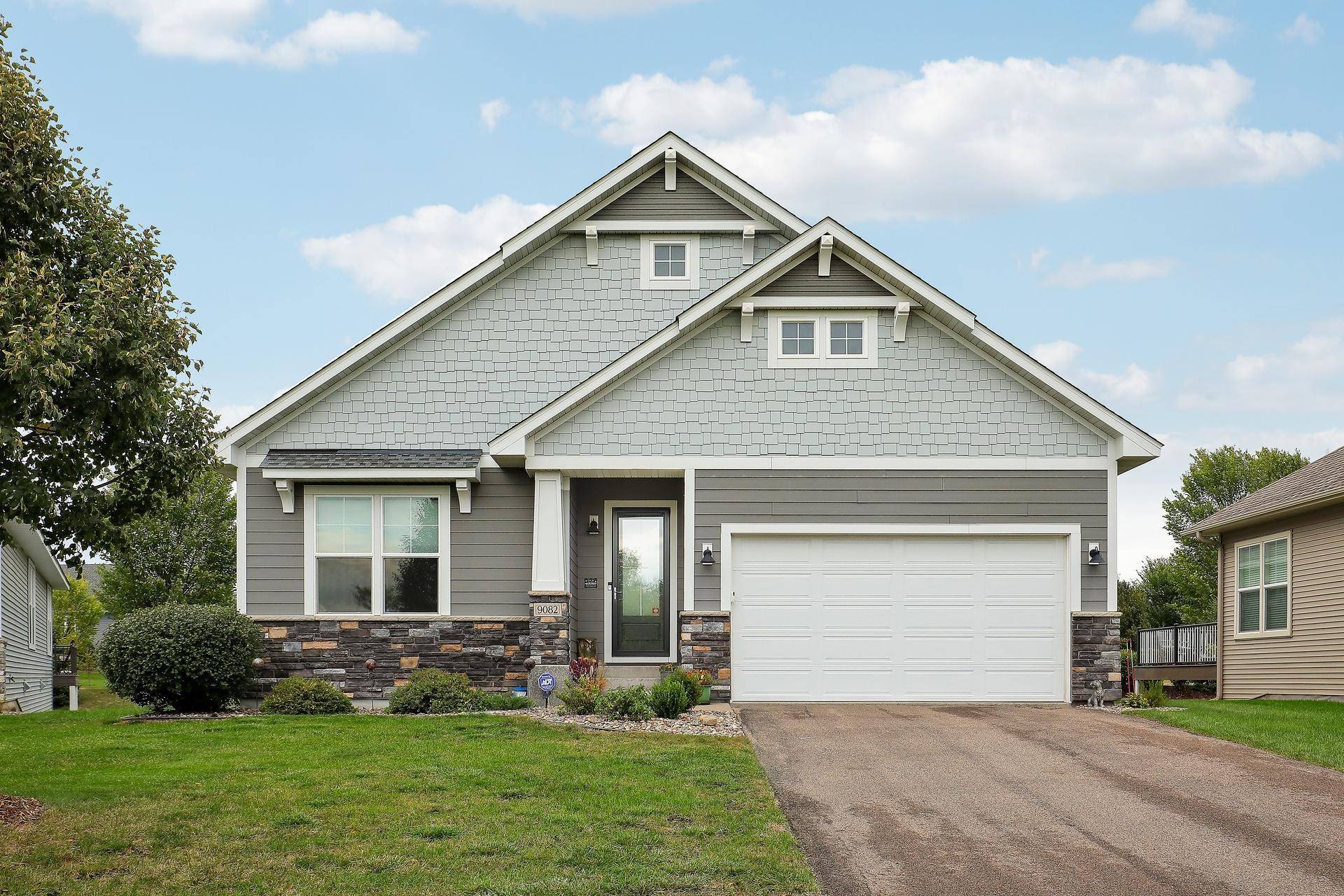 9082 Jade CIR N, Lake Elmo, MN 55042