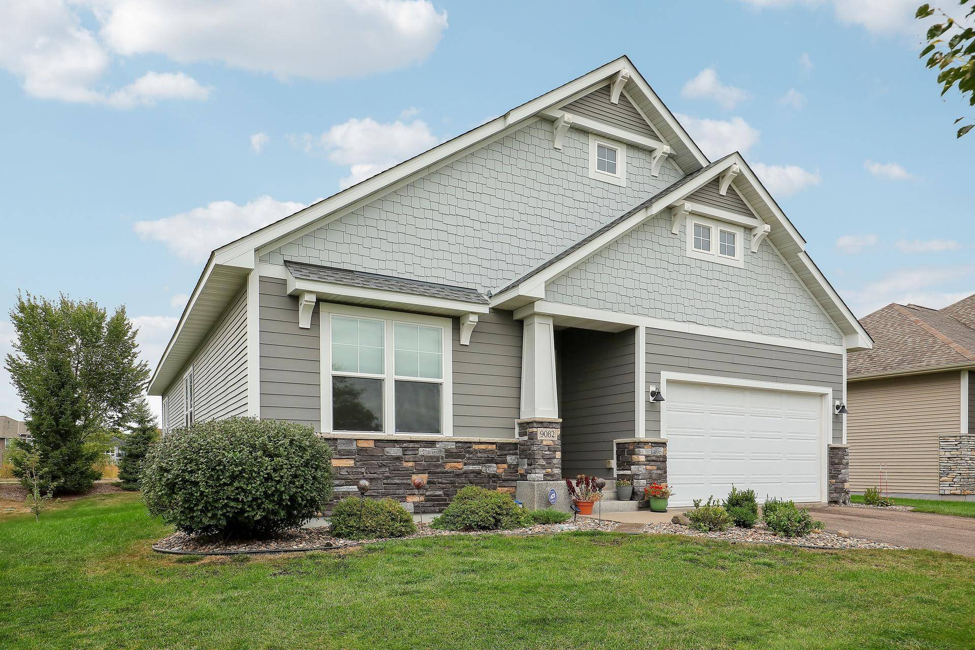 9082 Jade CIR N, Lake Elmo, MN 55042