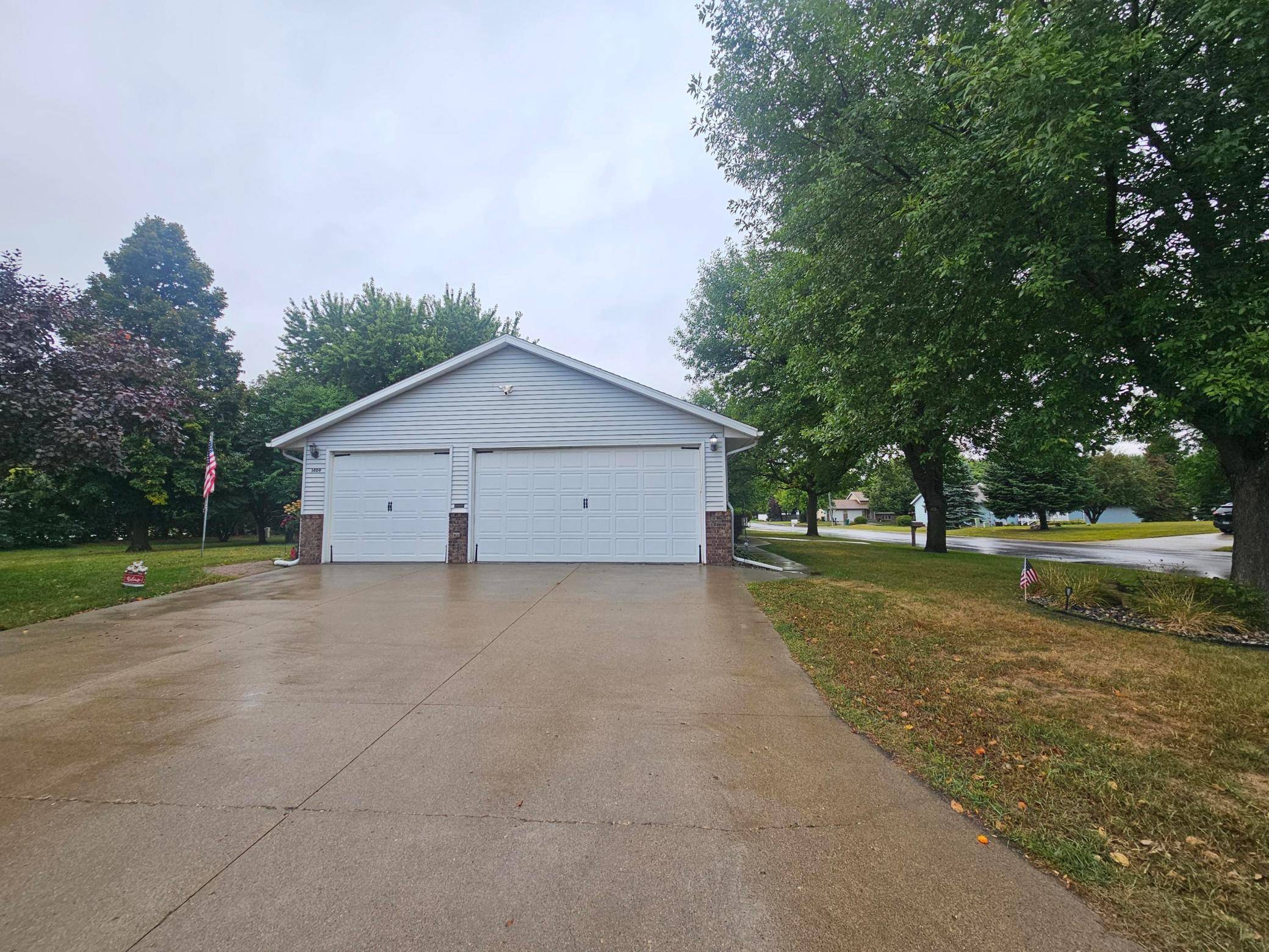 1409 6th AVE N, Wahpeton, ND 58075