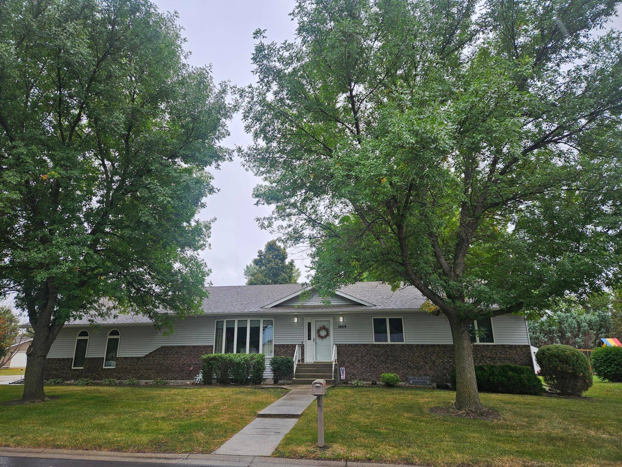 1409 6th AVE N, Wahpeton, ND 58075