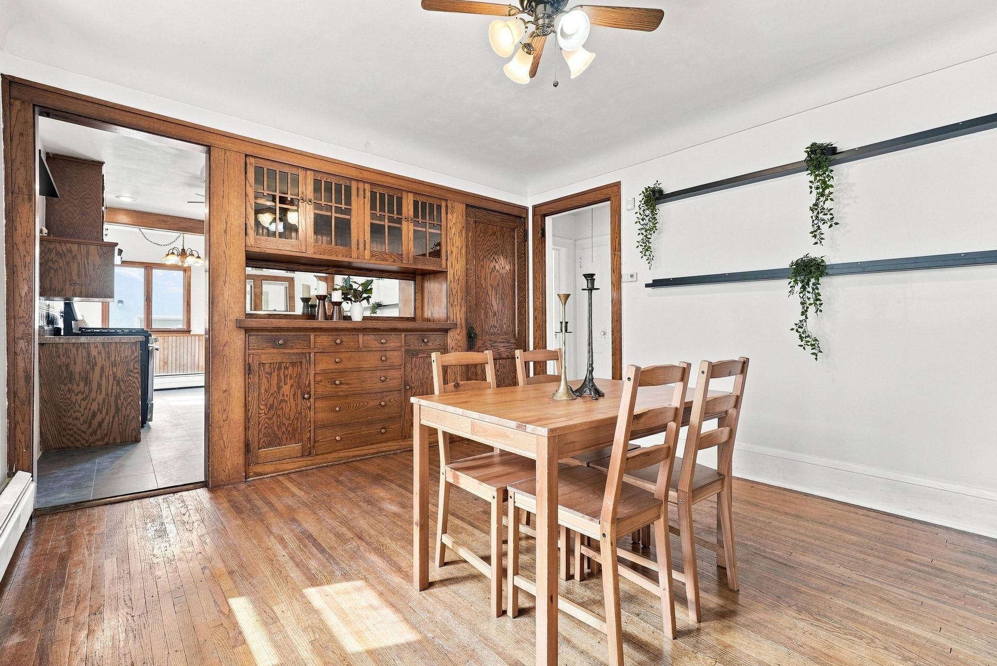 902 Hyacinth Ave E, Saint Paul, MN 55106
