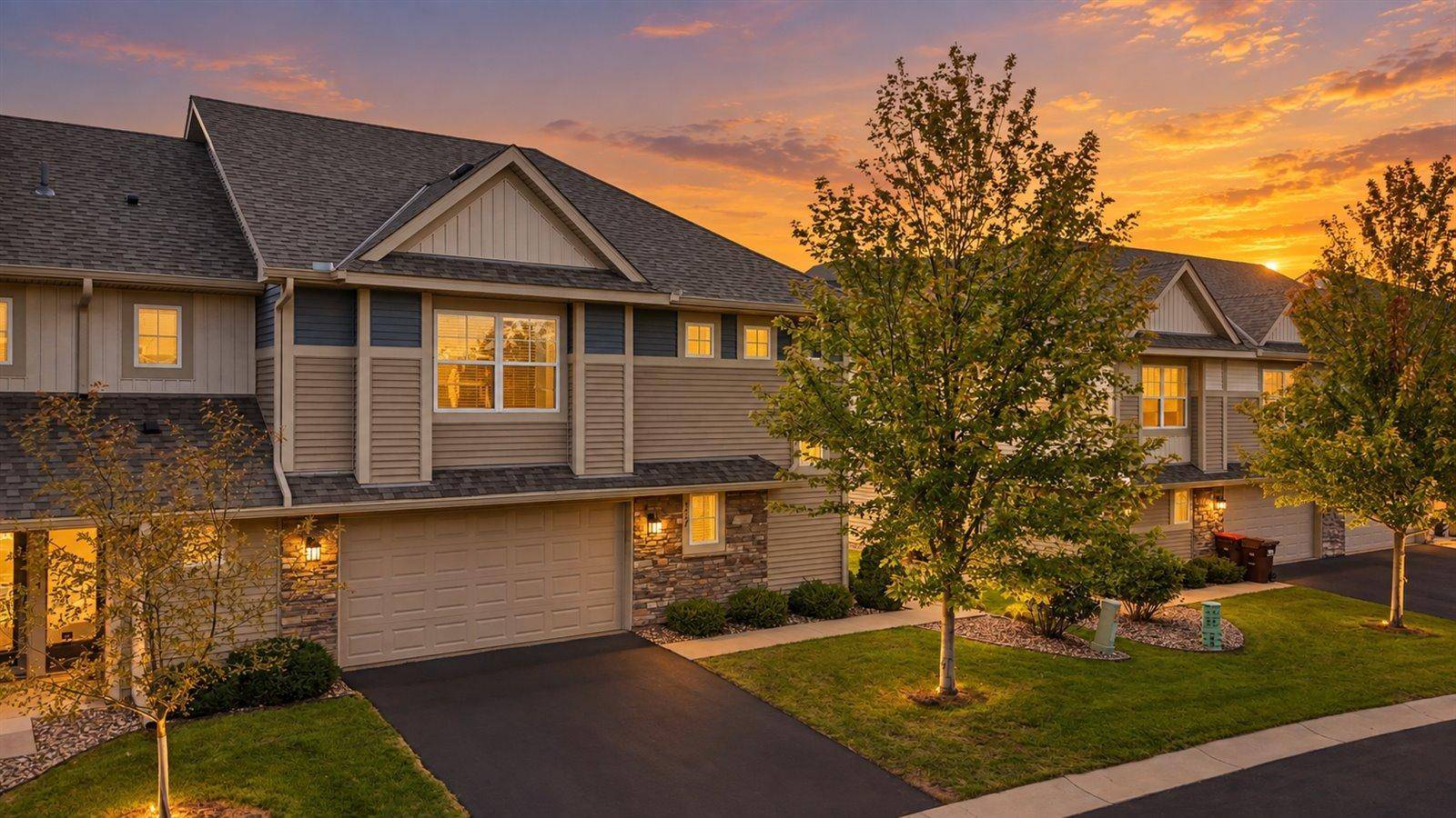 9757 5th Street LN N, Lake Elmo, MN 55042