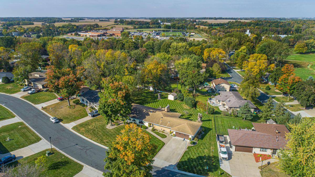 808 Hillcrest DR, Montgomery, MN 56069