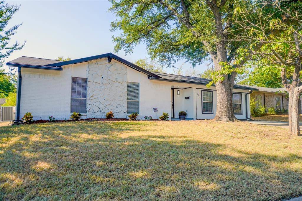 313 Boulder Court, Burleson, TX 76028
