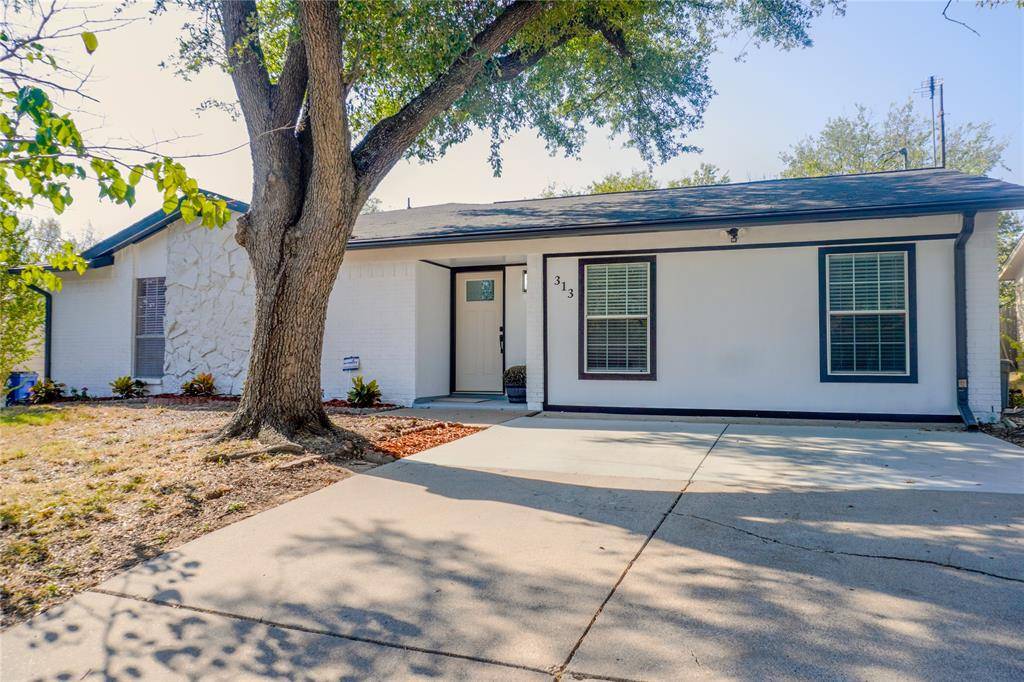 313 Boulder Court, Burleson, TX 76028