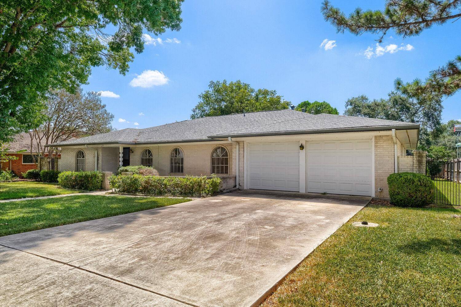 6018 Woodwick DR, Windcrest, TX 78239