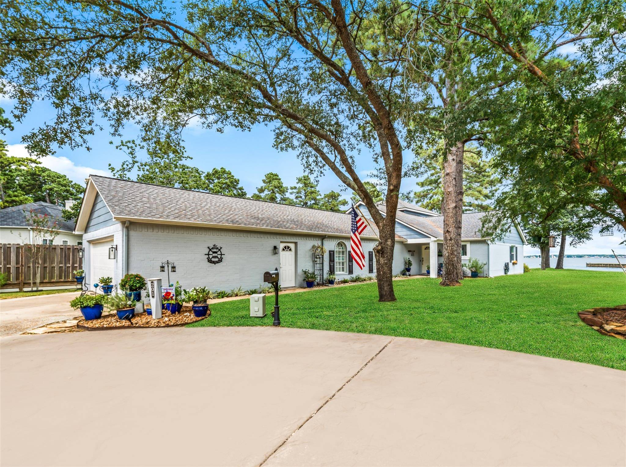 201 Lake Walden CV, Montgomery, TX 77356