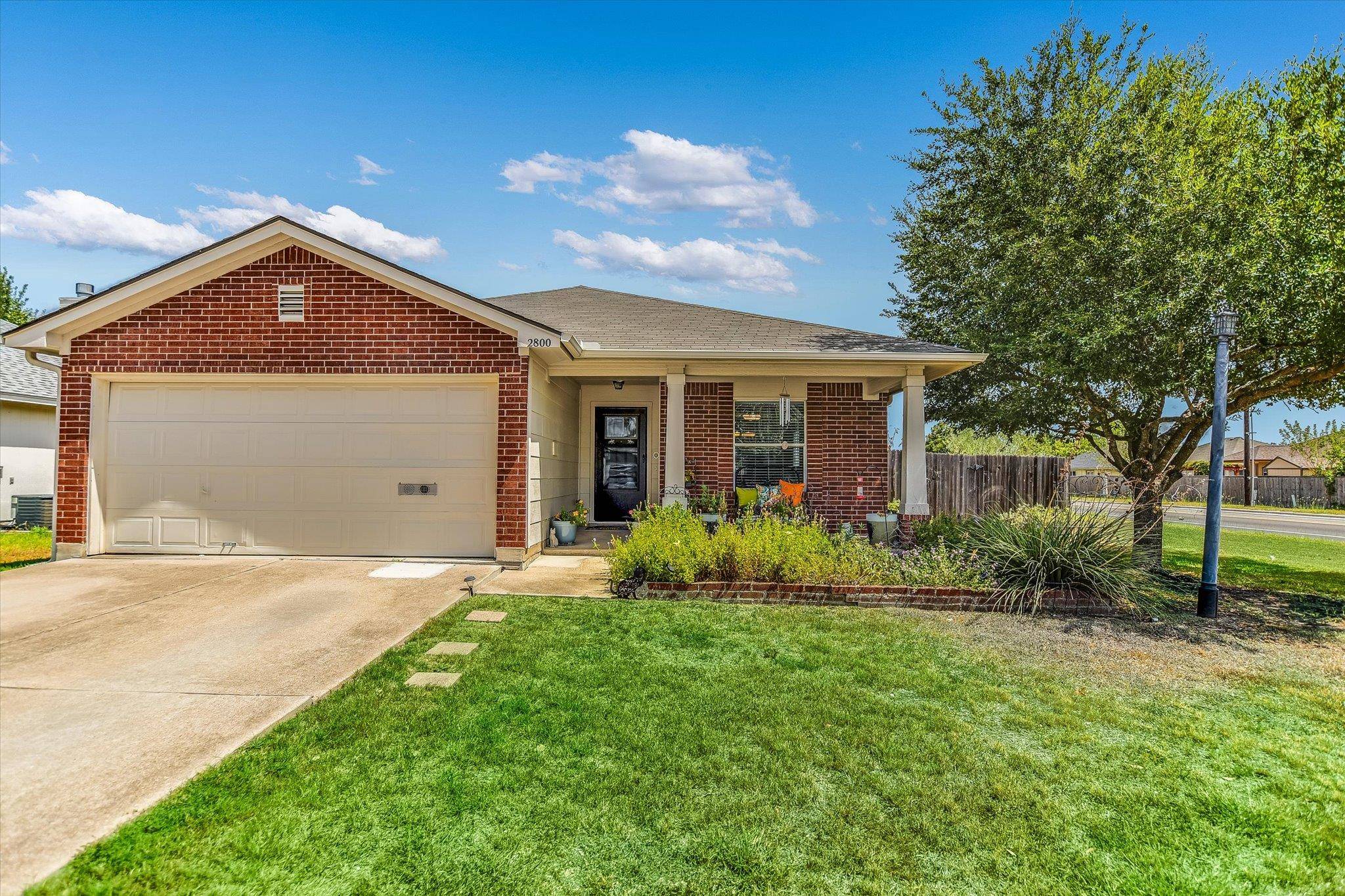 2800 Tyler LN, Taylor, TX 76574