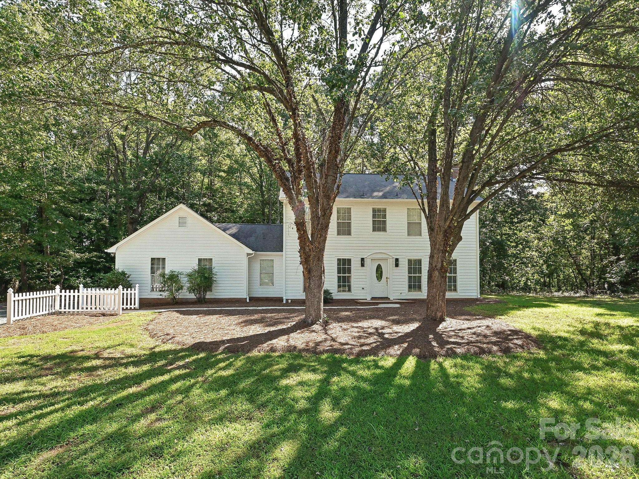 11200 Walking Horse LN, Charlotte, NC 28215