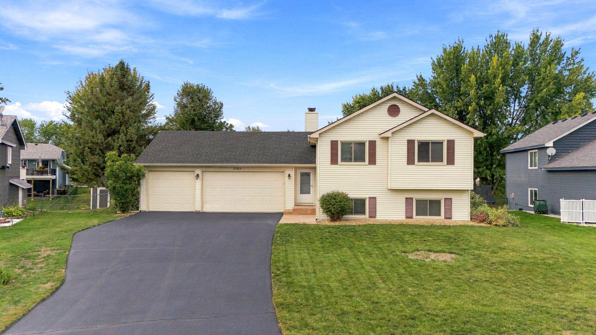 7163 158th ST W, Apple Valley, MN 55124
