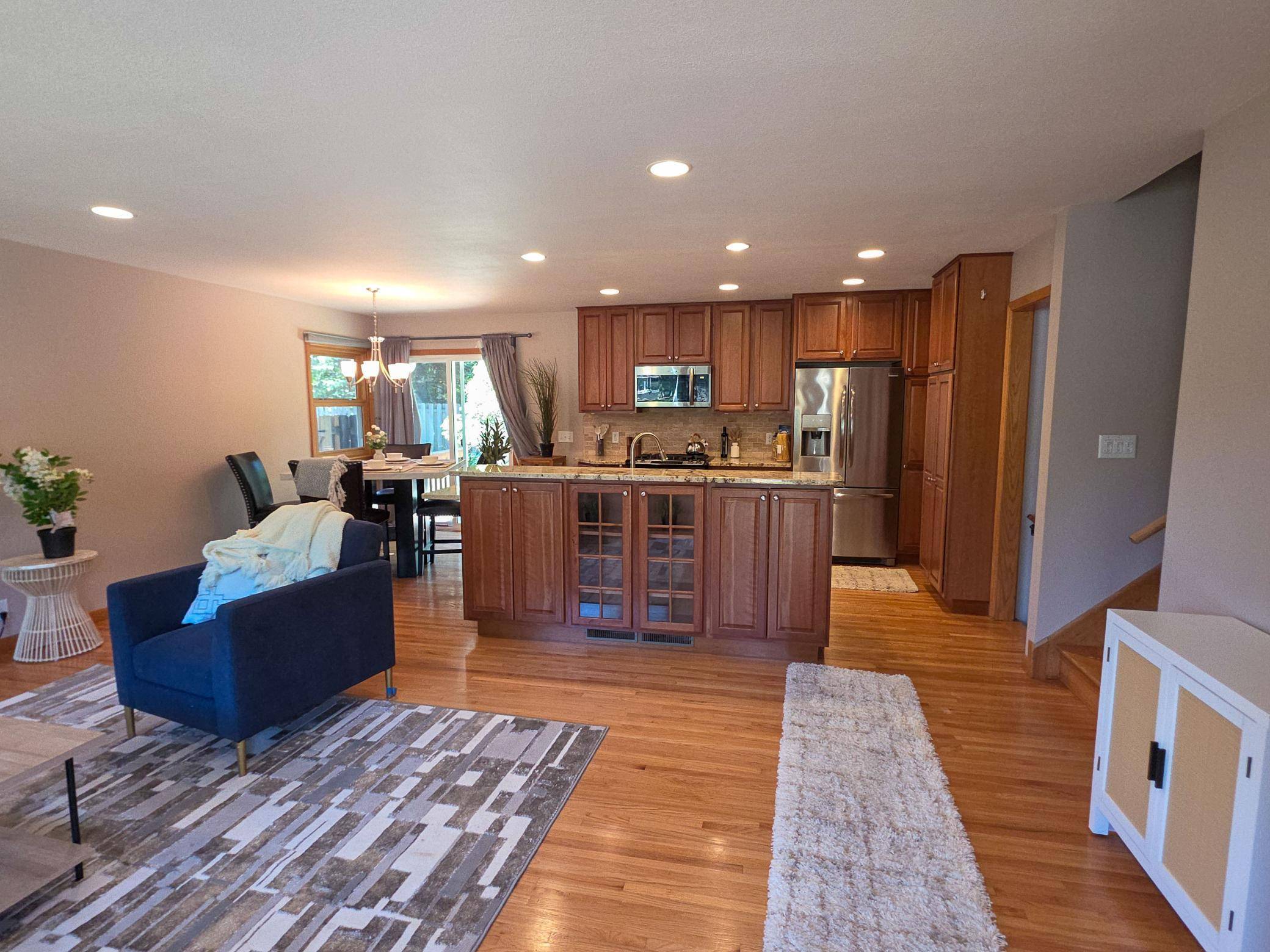 5033 Overlook DR, Bloomington, MN 55437