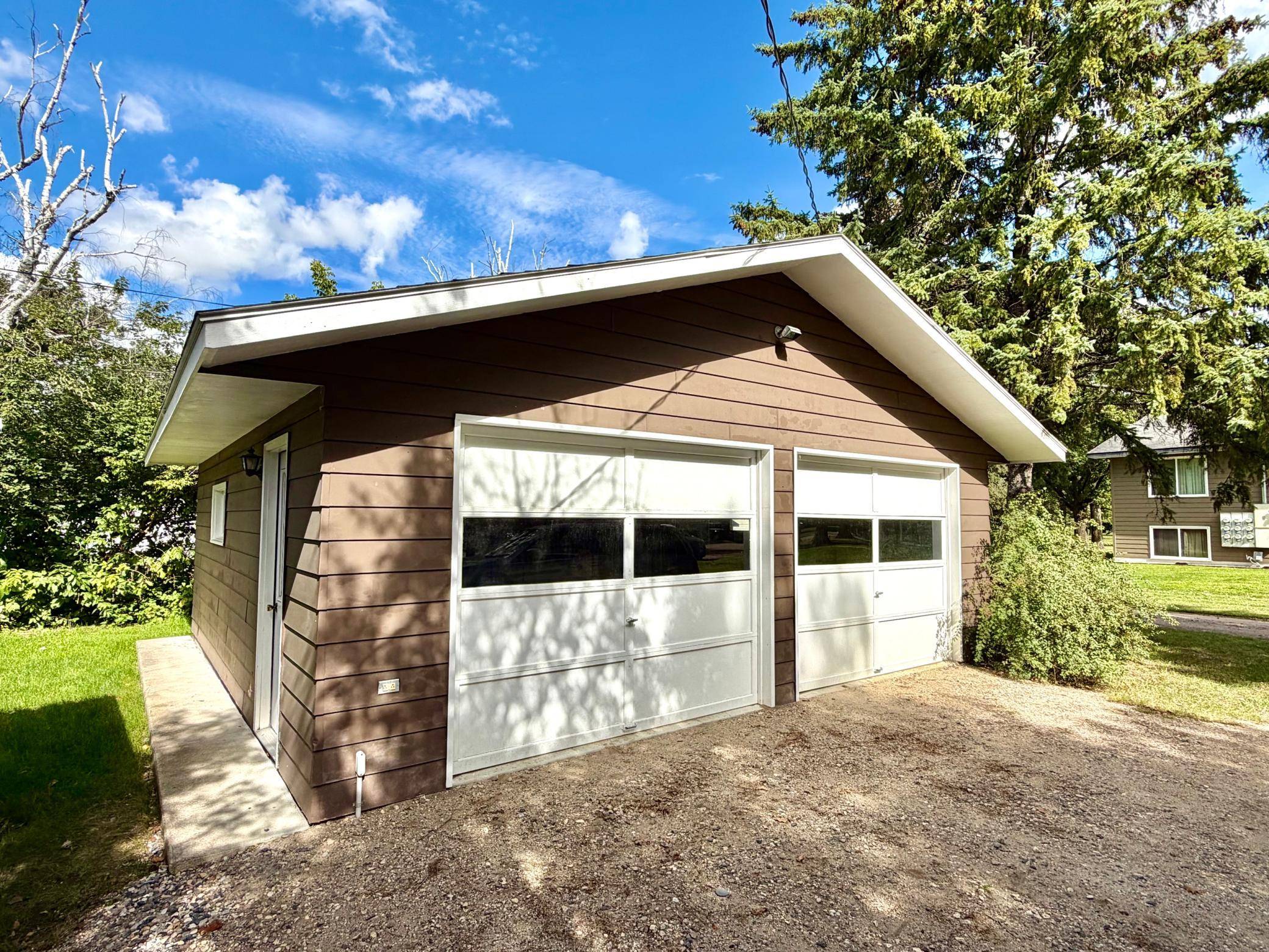 301 5th ST SE, Roseau, MN 56751