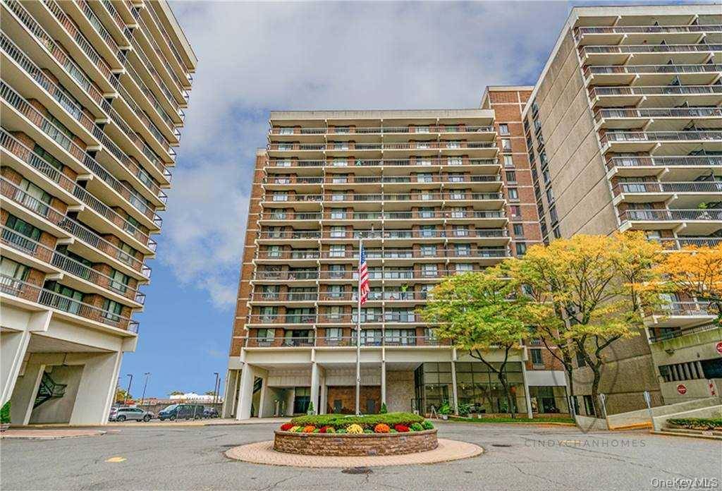152-18 Union TPKE #4 P, Flushing, NY 11367