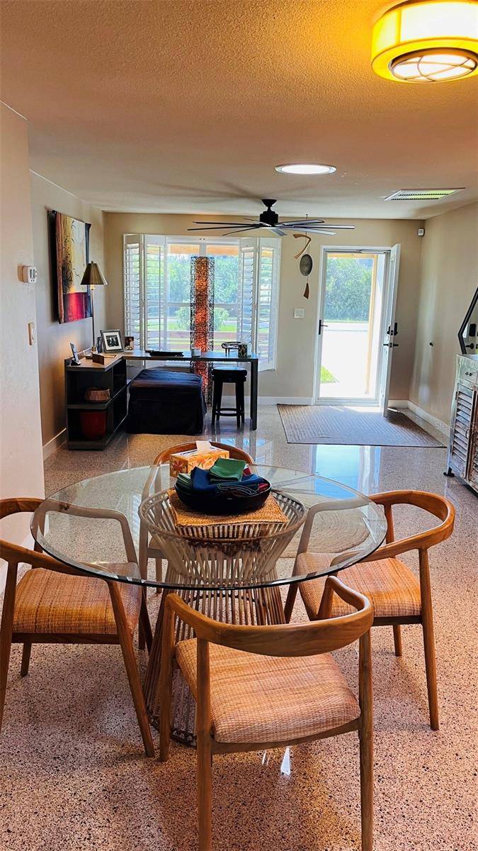 527 S PENINSULA AVE, New Smyrna Beach, FL 32169