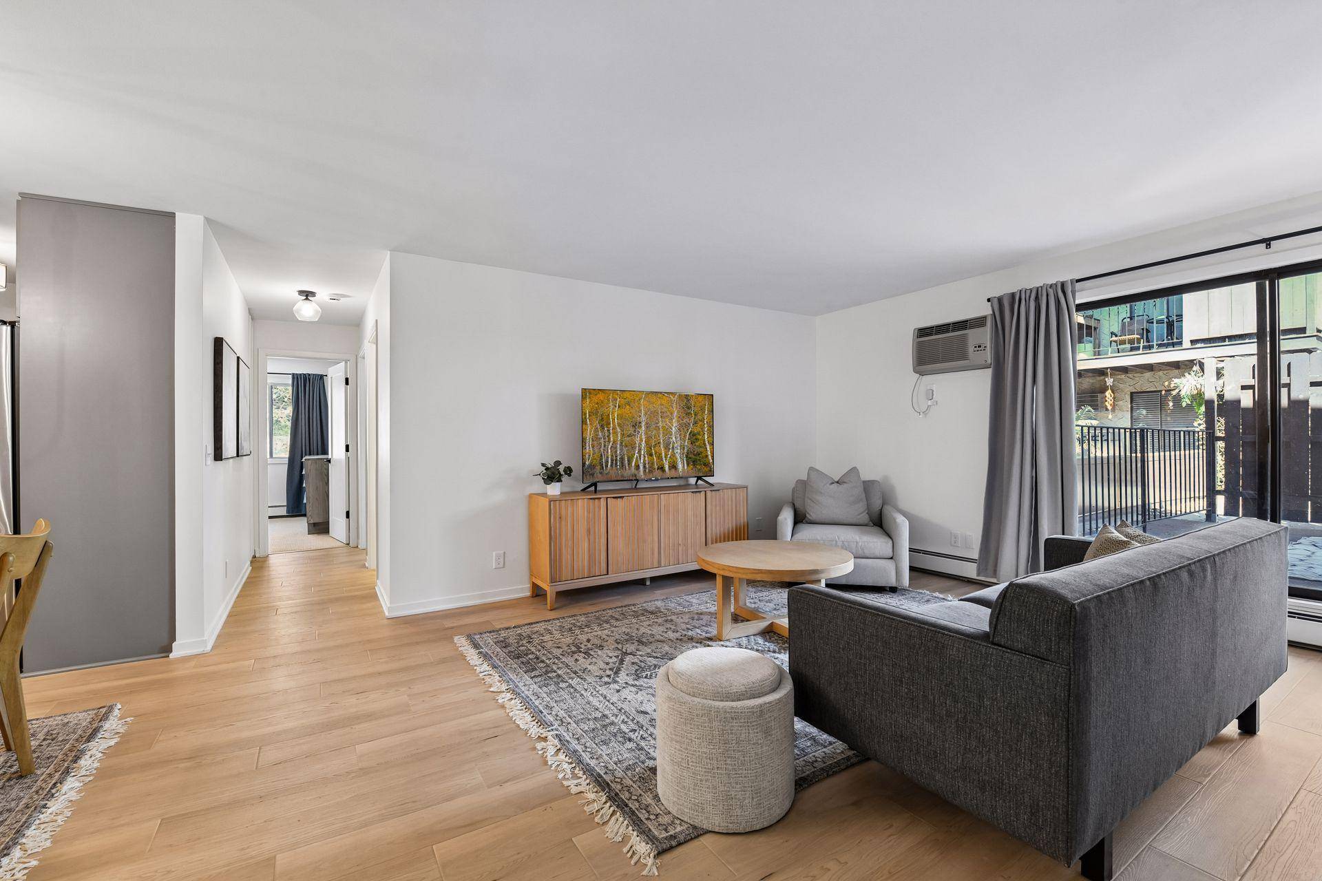 215 Barry AVE S #202, Wayzata, MN 55391