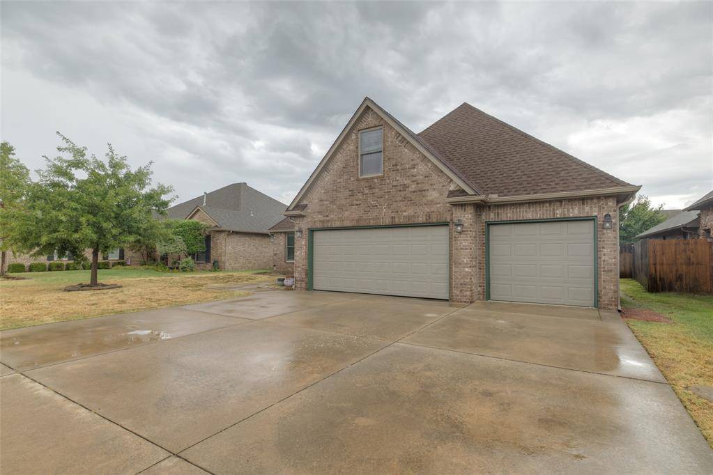 16412 Old Oak DR, Edmond, OK 73013