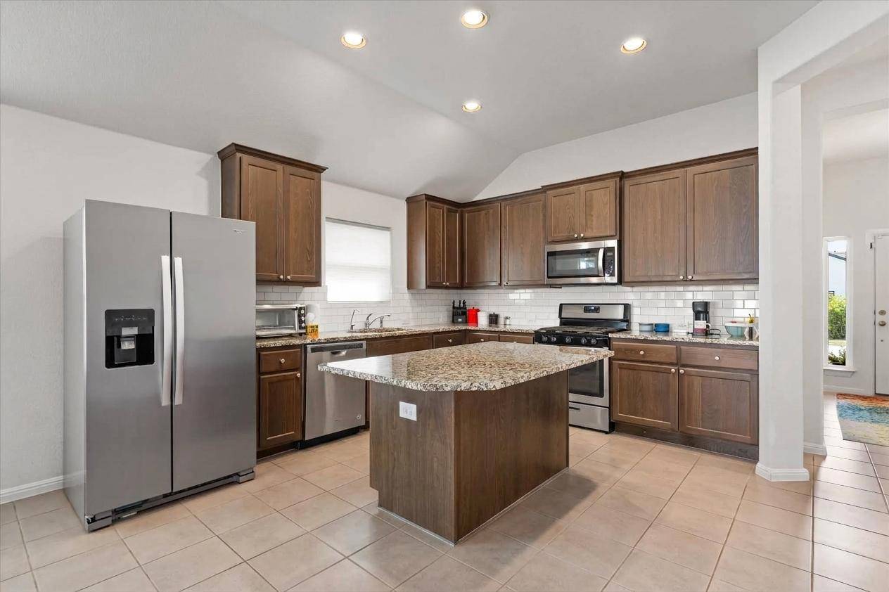 102 Patrick Herndon DR, Bastrop, TX 78602