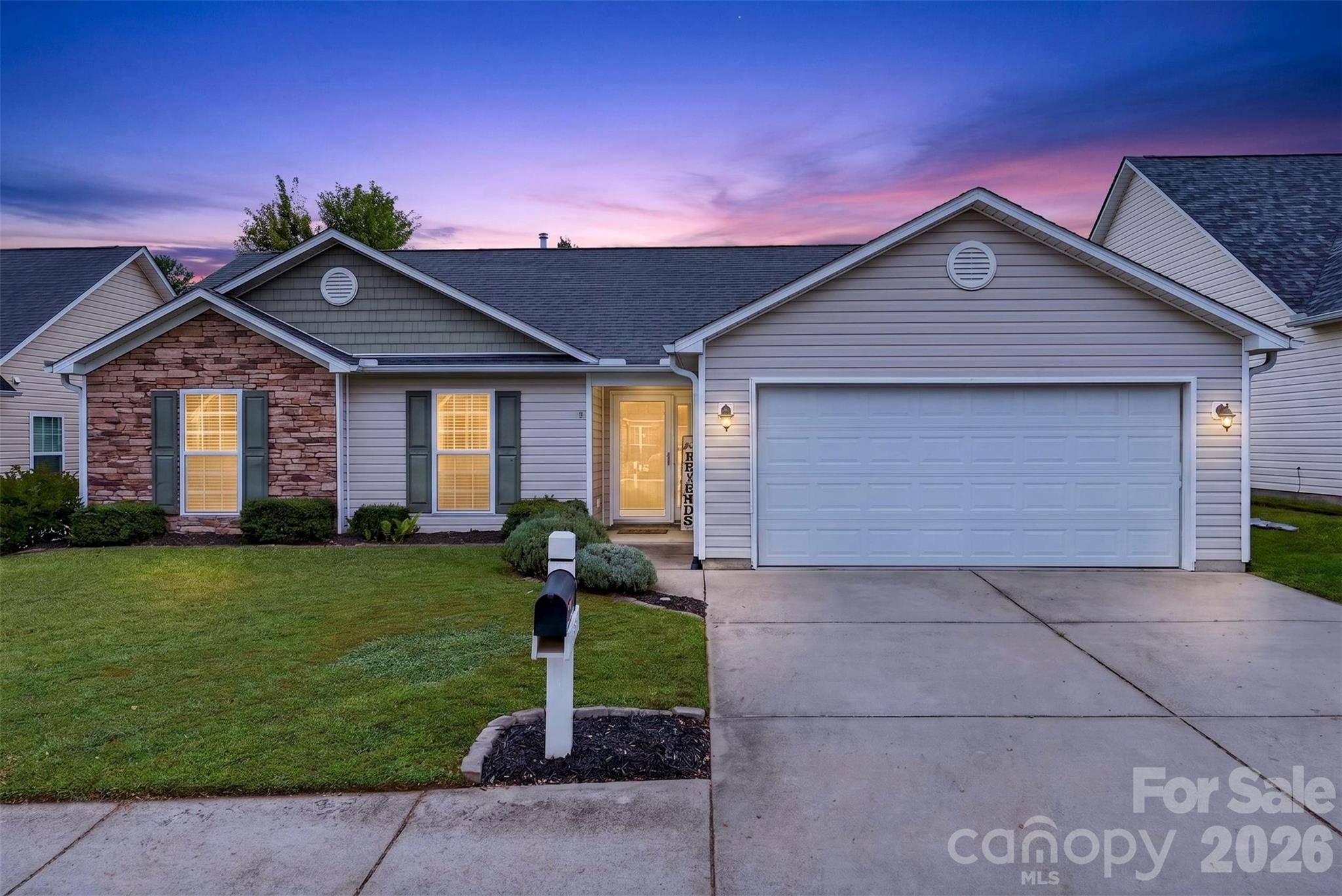 105 Creekwalk LN, Hendersonville, NC 28792