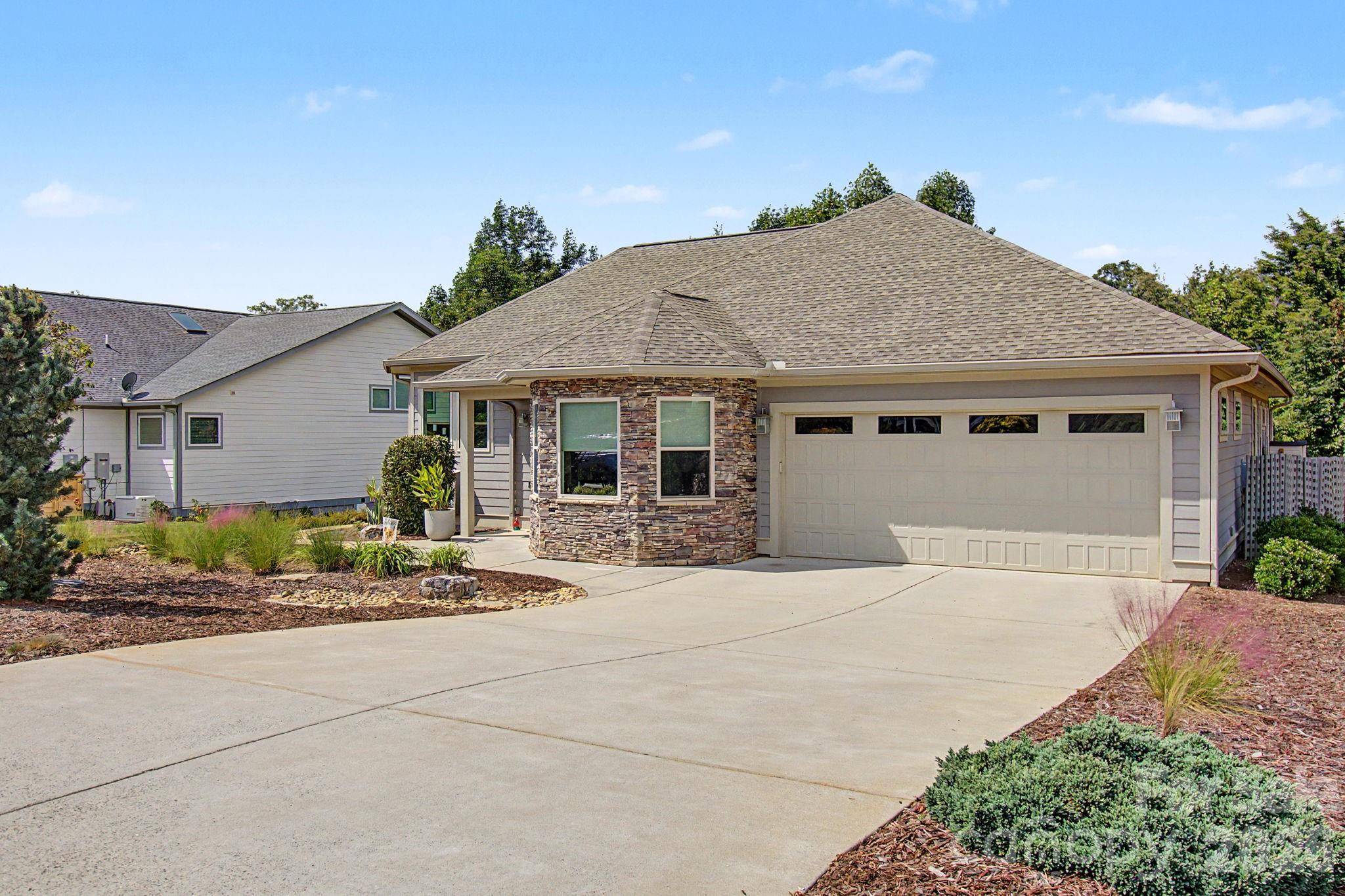 35 Penley Park DR, Weaverville, NC 28787