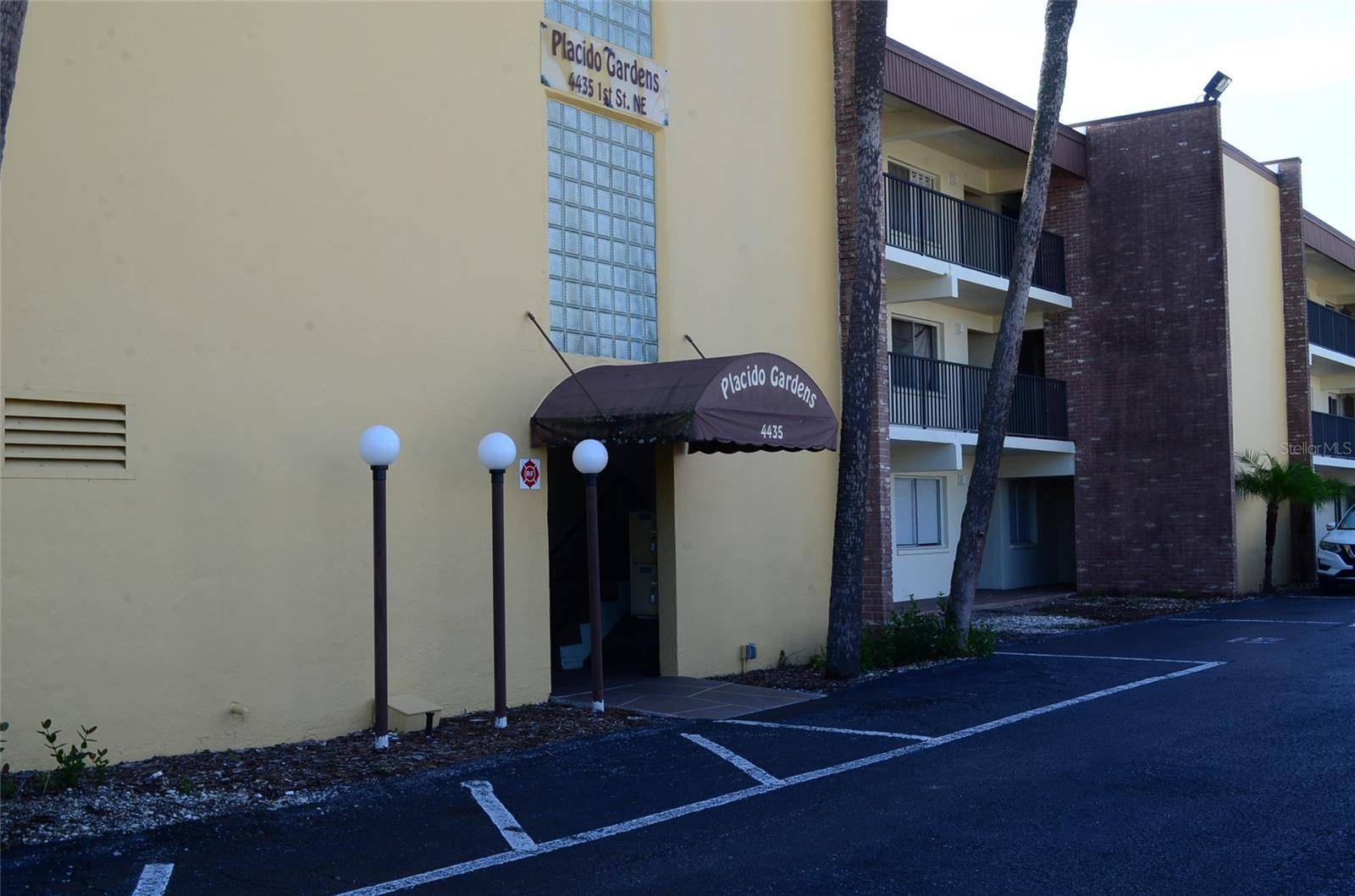 4435 1ST ST NE #111, St Petersburg, FL 33703