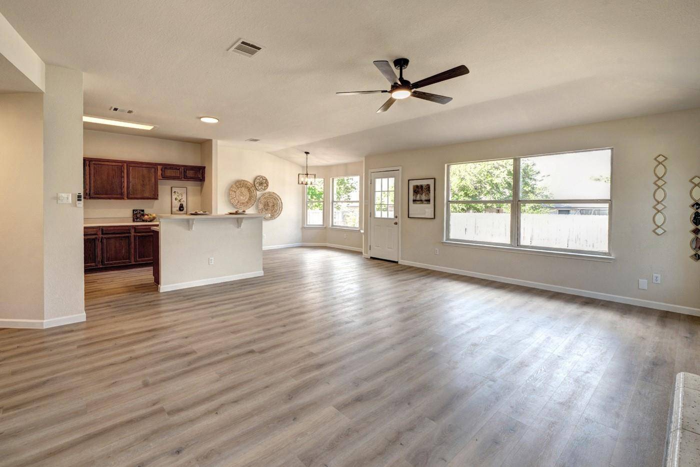 1114 Rolling Ridge DR, Round Rock, TX 78665