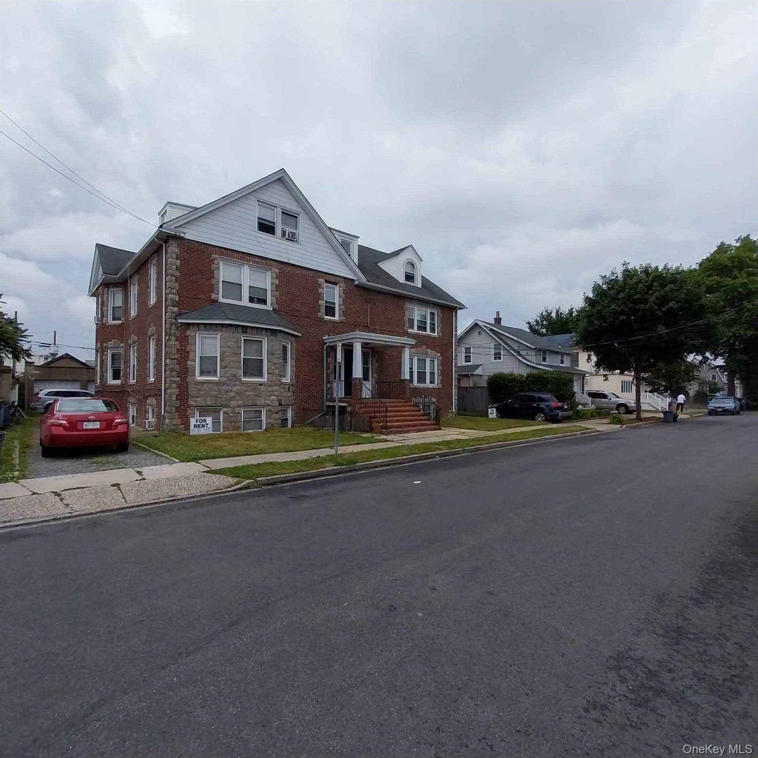 19 MADISON AVE #1, Franklin Square, NY 11010