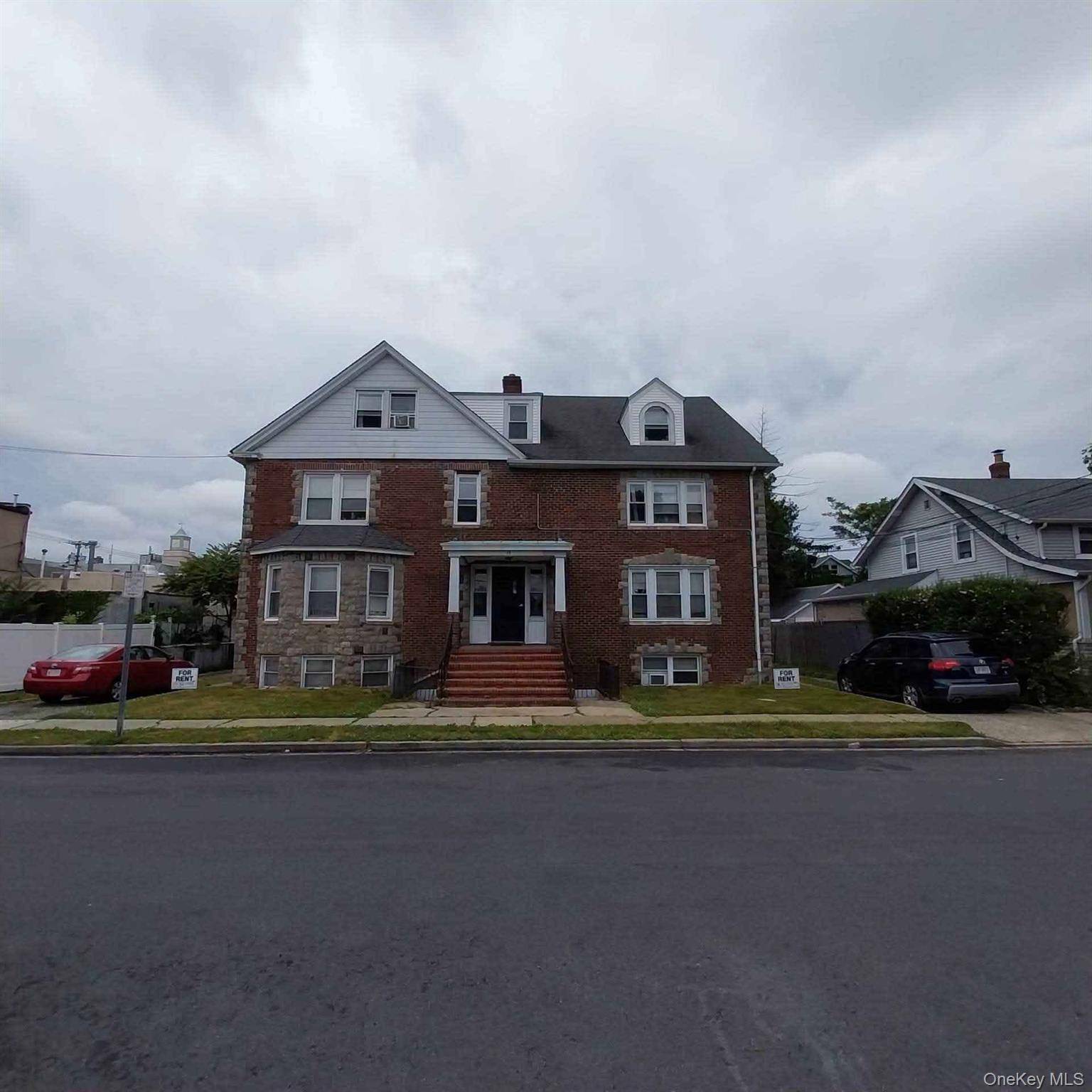 19 MADISON AVE #1, Franklin Square, NY 11010
