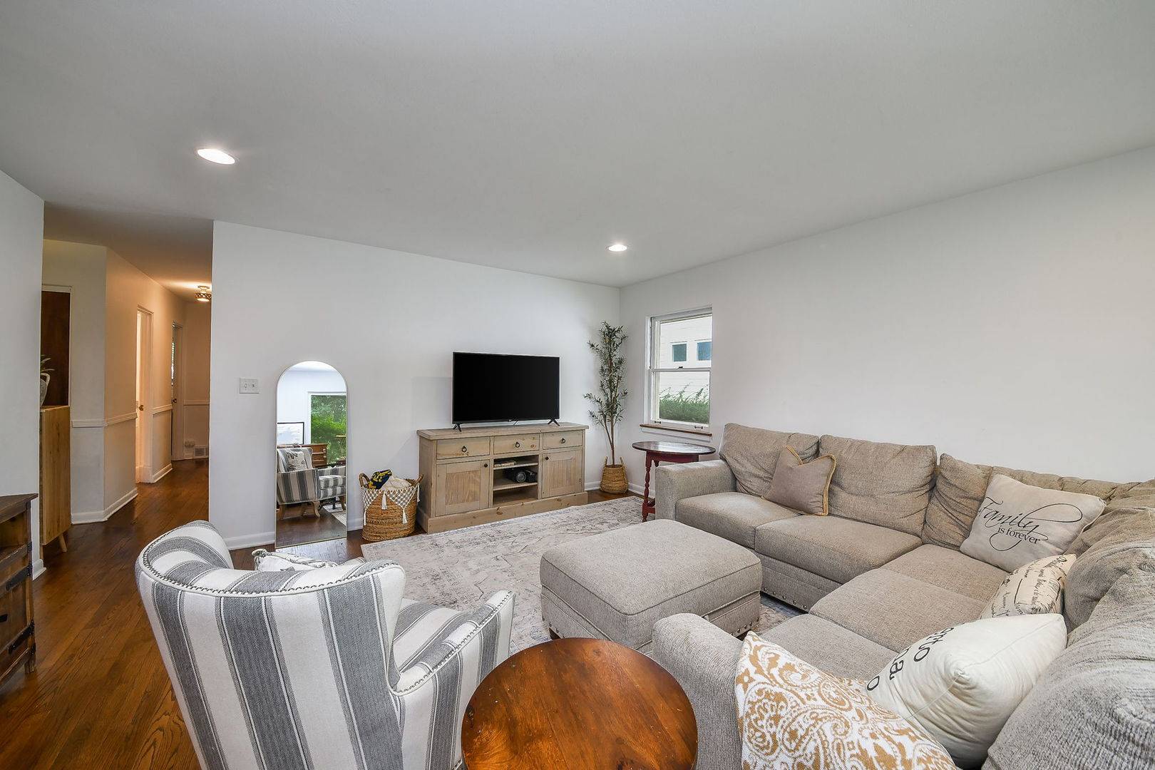 447 Lowell AVE, Glen Ellyn, IL 60137
