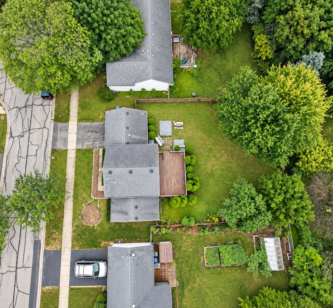 1401 Knoll DR, Naperville, IL 60565