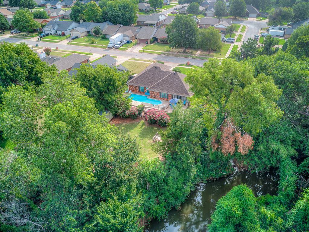 1725 Still Water LN, Edmond, OK 73013