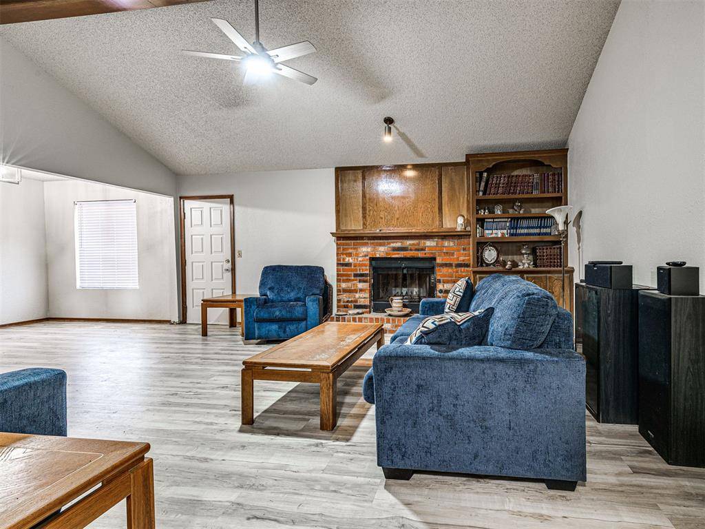 8712 Oakridge DR, Midwest City, OK 73110
