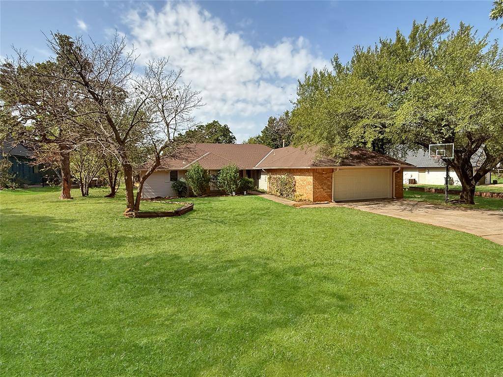 8225 Pleasant Oaks DR, Edmond, OK 73034
