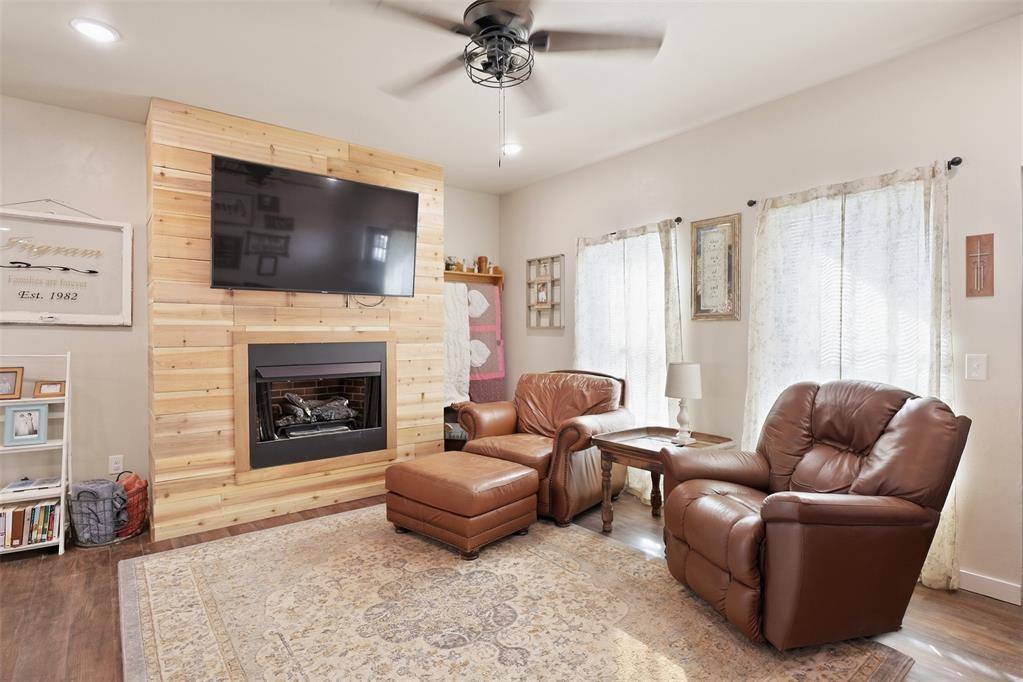 16721 Dover RD, Crescent, OK 73028