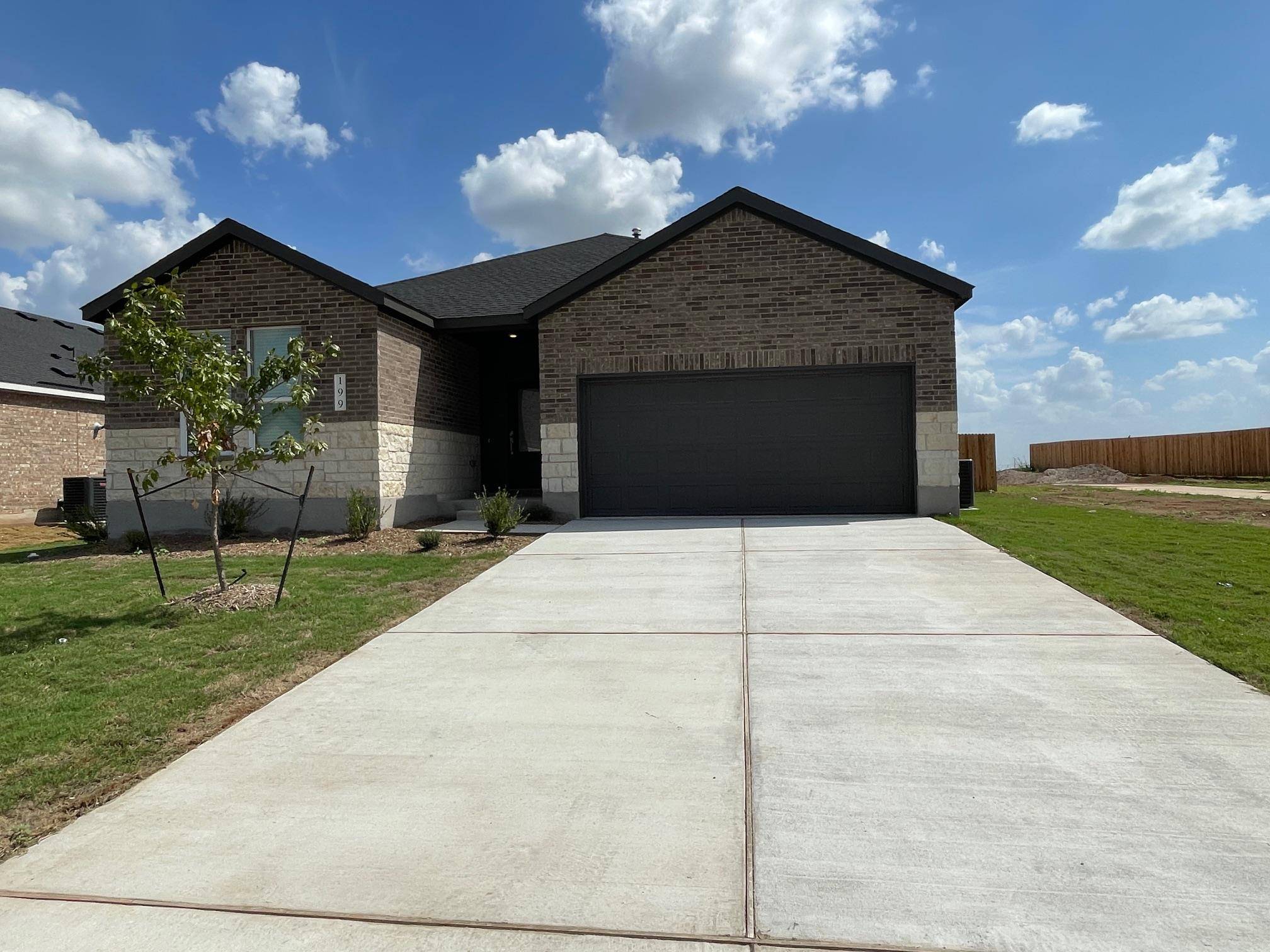 199 Seabreeze ST, Kyle, TX 78640