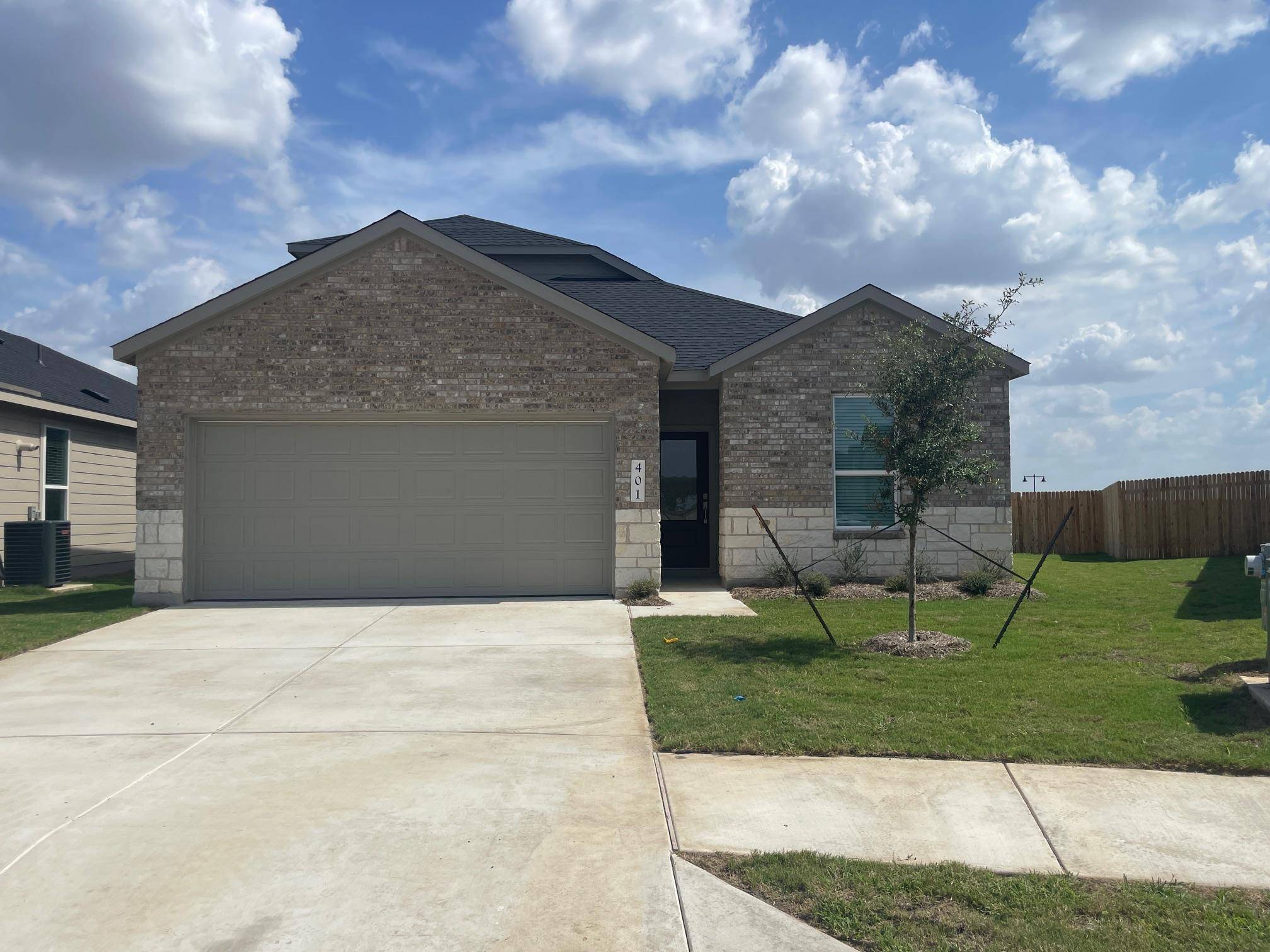 401 Sormonne LOOP, Kyle, TX 78640