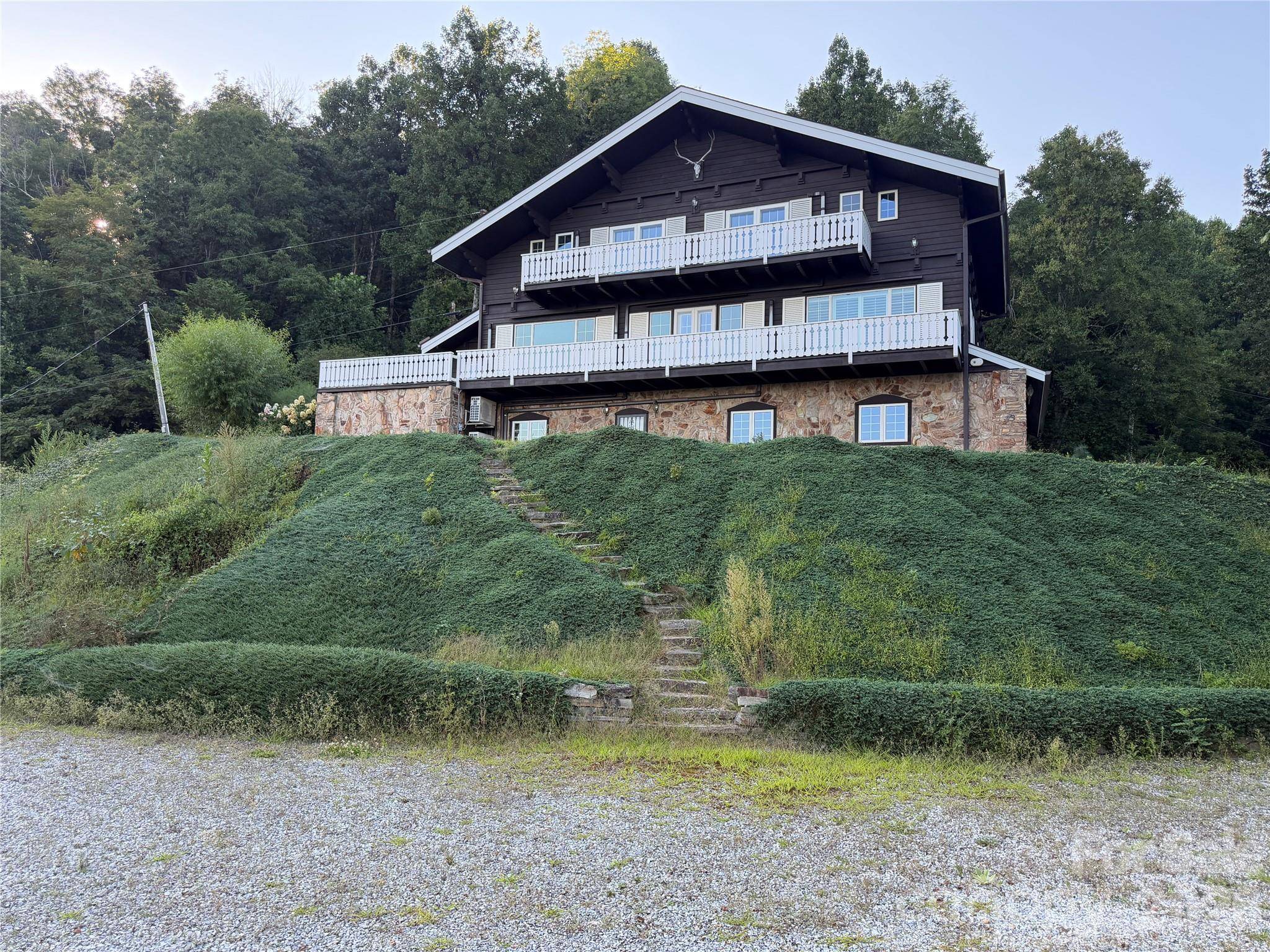 316 Grassy Mountain RD, Little Switzerland, NC 28749