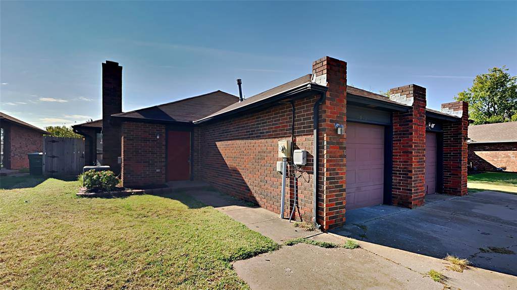 1012 Dustin DR, Edmond, OK 73003