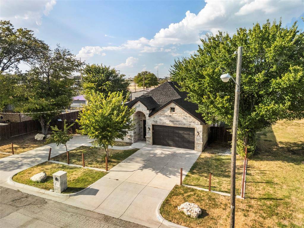 3203 Shamrock Lane, Forest Hill, TX 76119