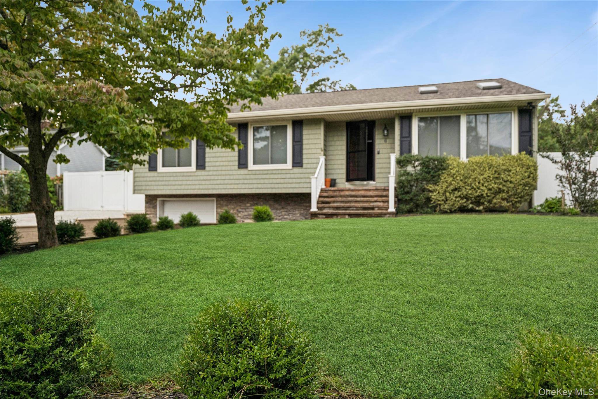 6 Rosewood RD, Rocky Point, NY 11778