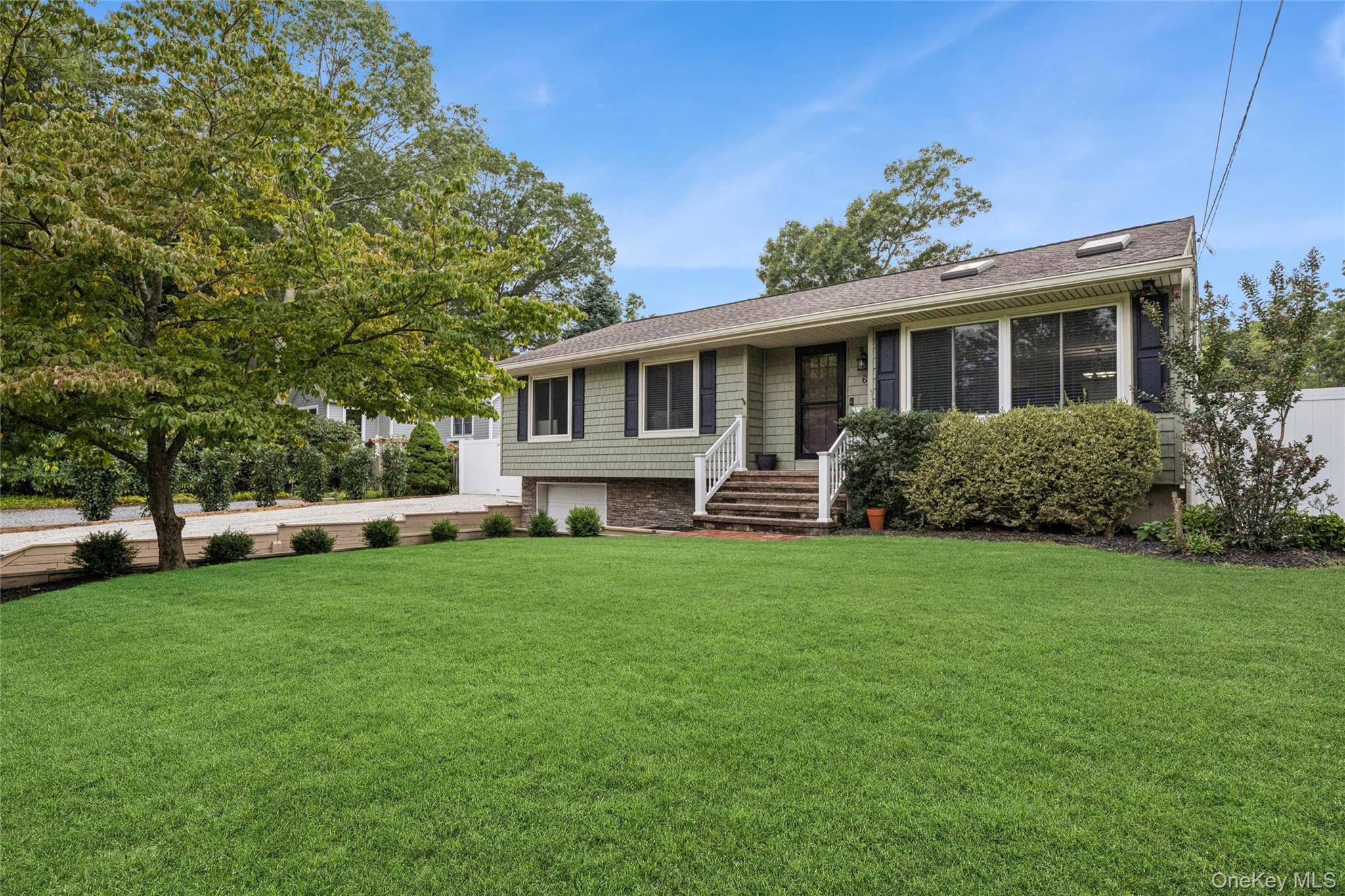 6 Rosewood RD, Rocky Point, NY 11778