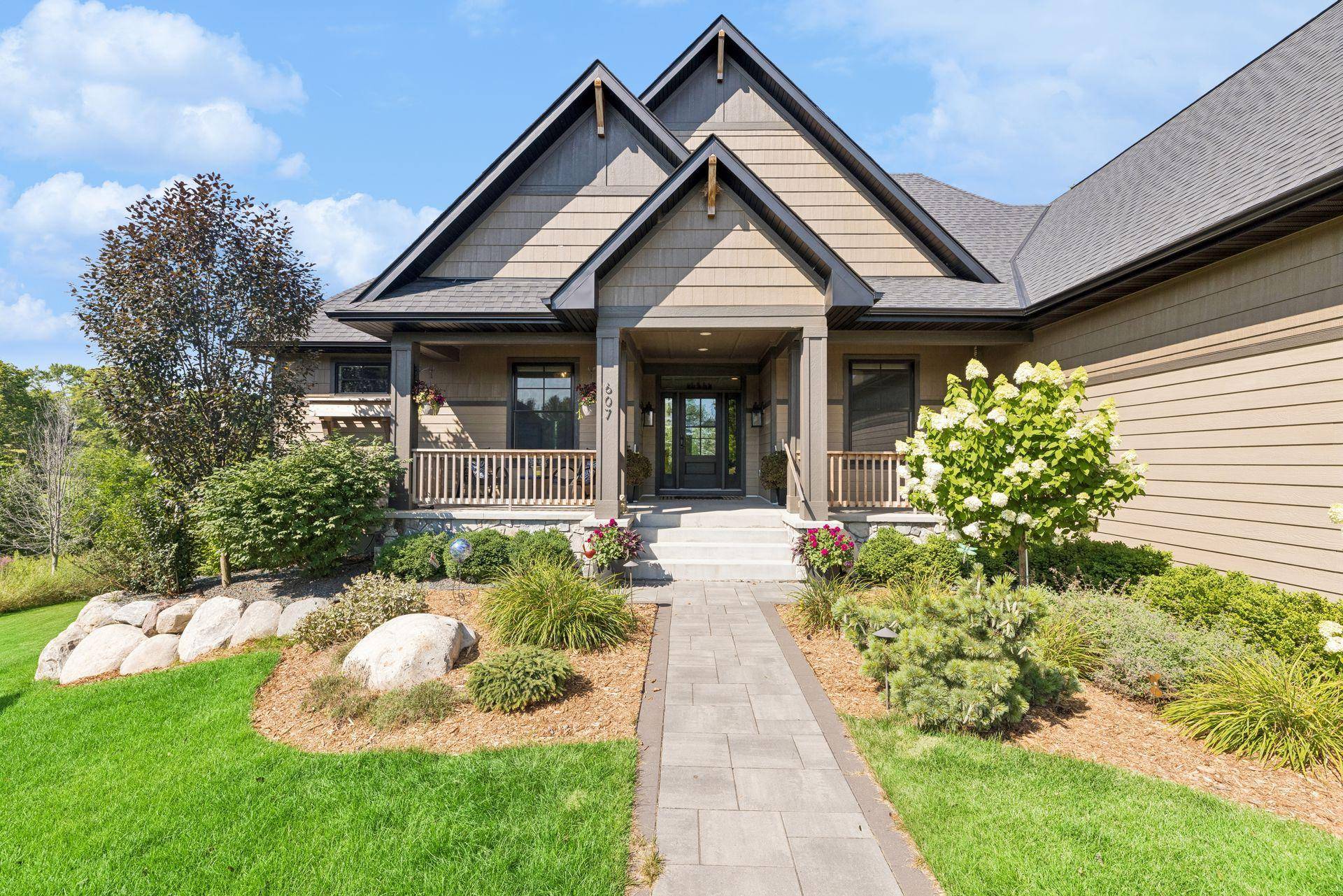 607 Heritage PL, Stillwater, MN 55082