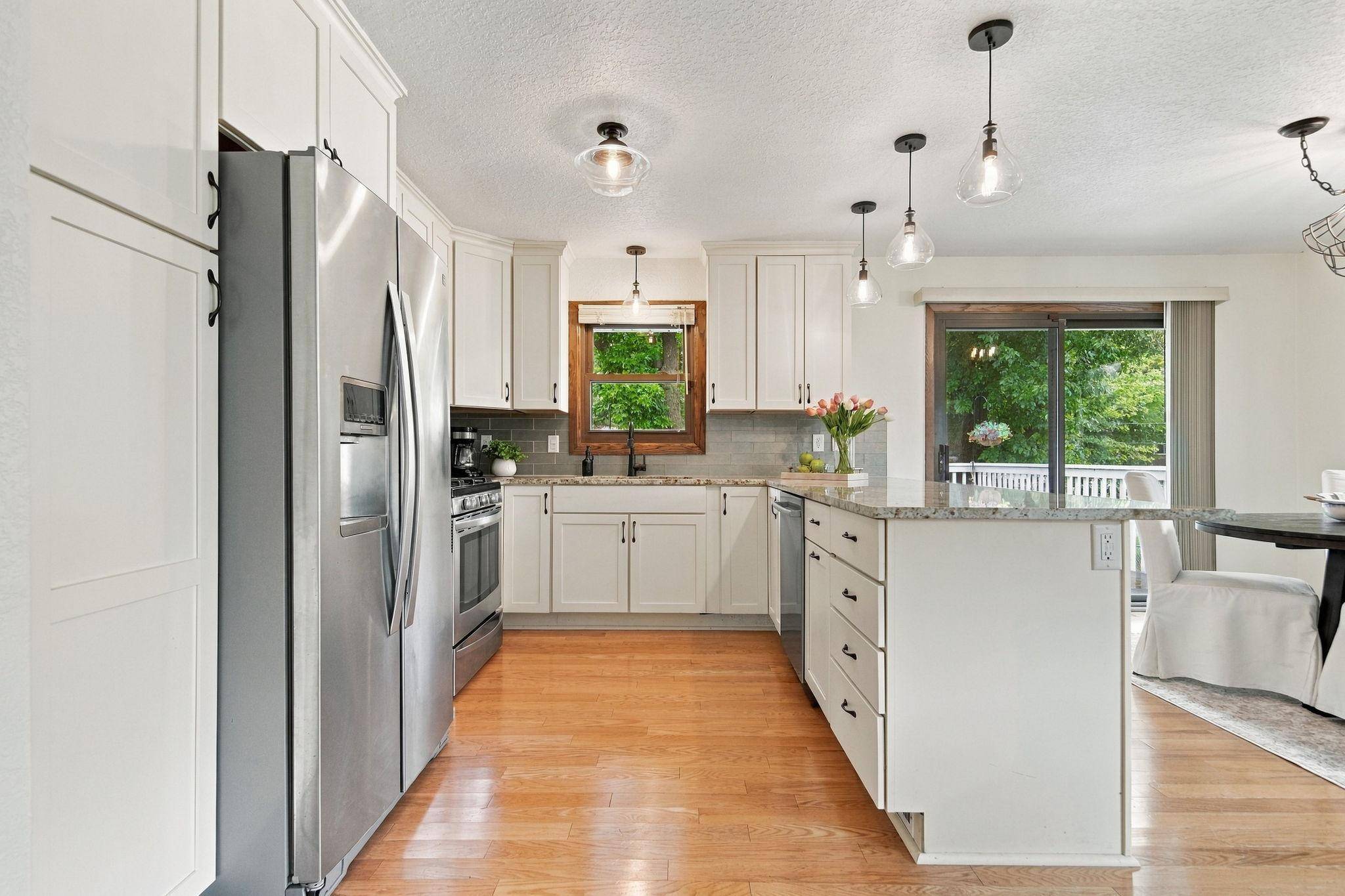 1602 Long Lake RD, New Brighton, MN 55112