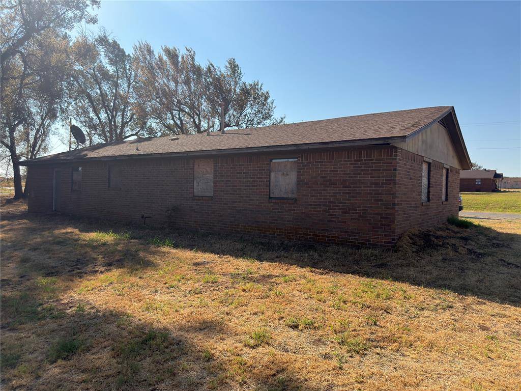 400 SE 3rd ST, Geary, OK 73040