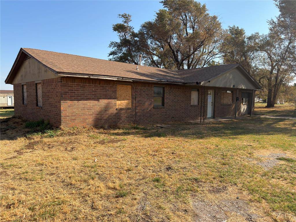 400 SE 3rd ST, Geary, OK 73040